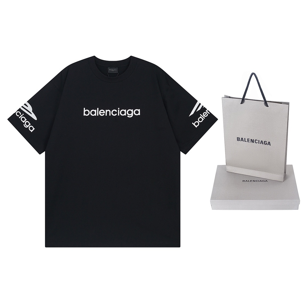 Balenciaga T-Shirt Style 724 detail view 2