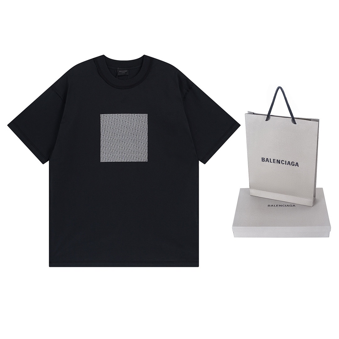 Balenciaga T-Shirt Style 726 detail view 2