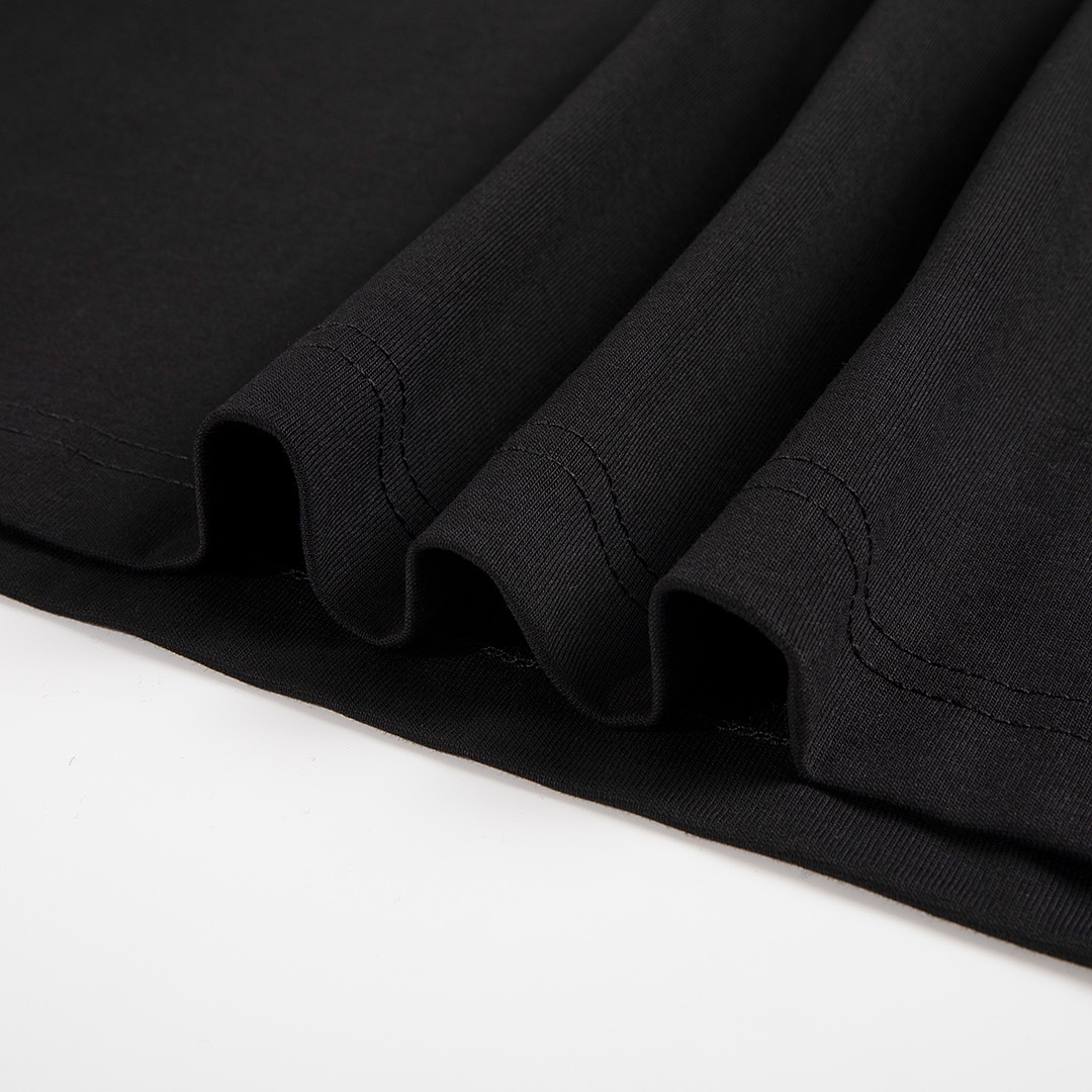 Balenciaga T-Shirt Style 729 detail view 4