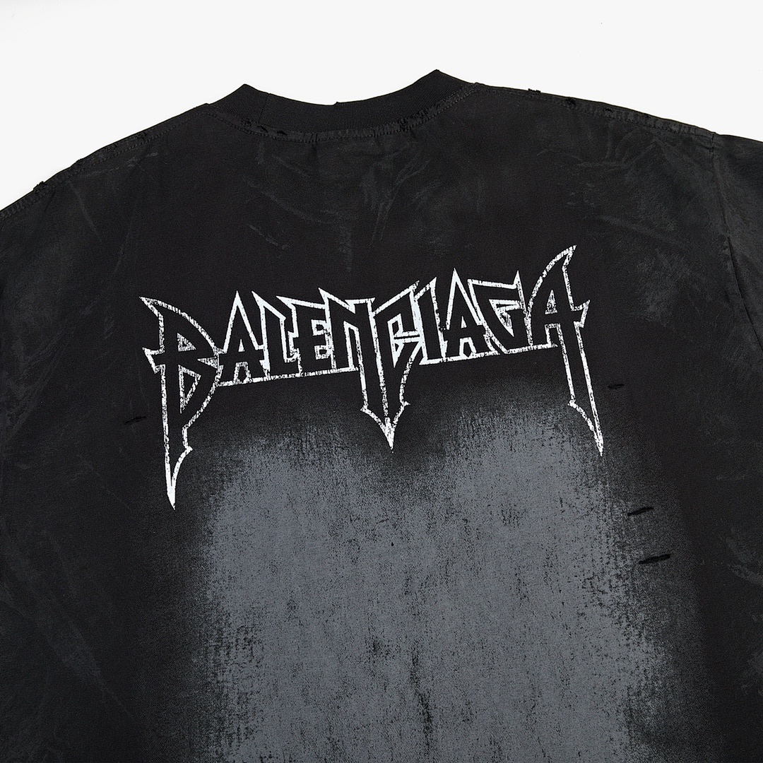 Balenciaga T-Shirt Style 730 detail view 2
