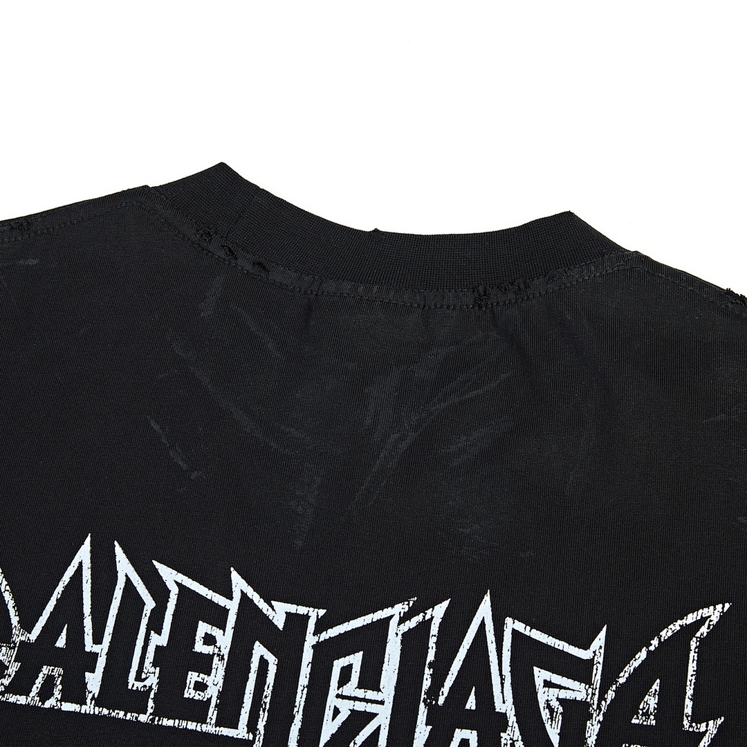 Balenciaga T-Shirt Style 730 detail view 3