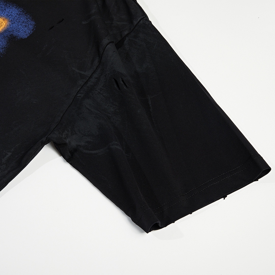 Balenciaga T-Shirt Style 730 detail view 5