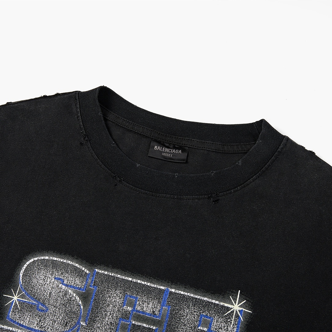 Balenciaga T-Shirt Style 731 detail view 5