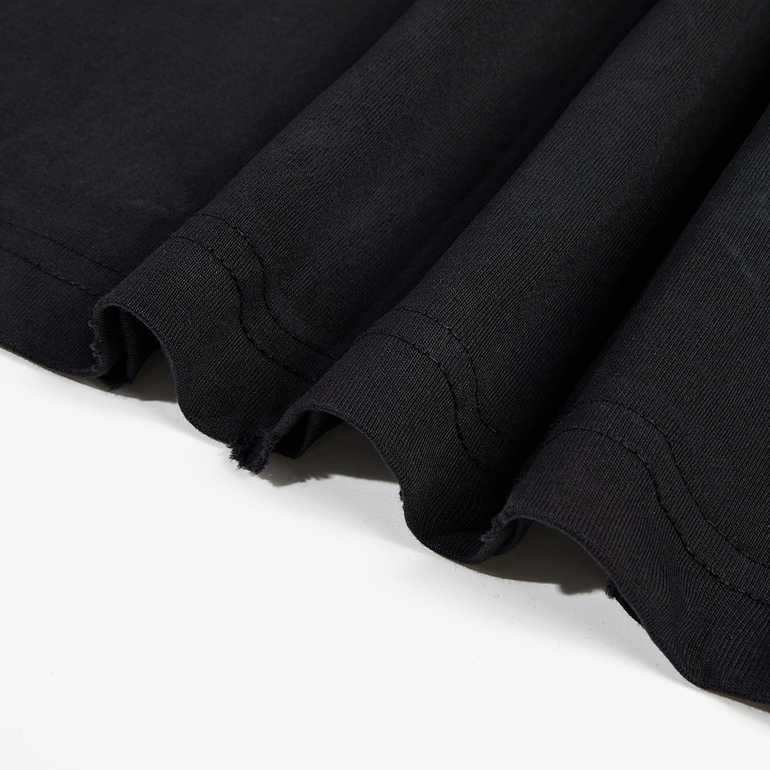 Balenciaga T-Shirt Style 734 detail view 3