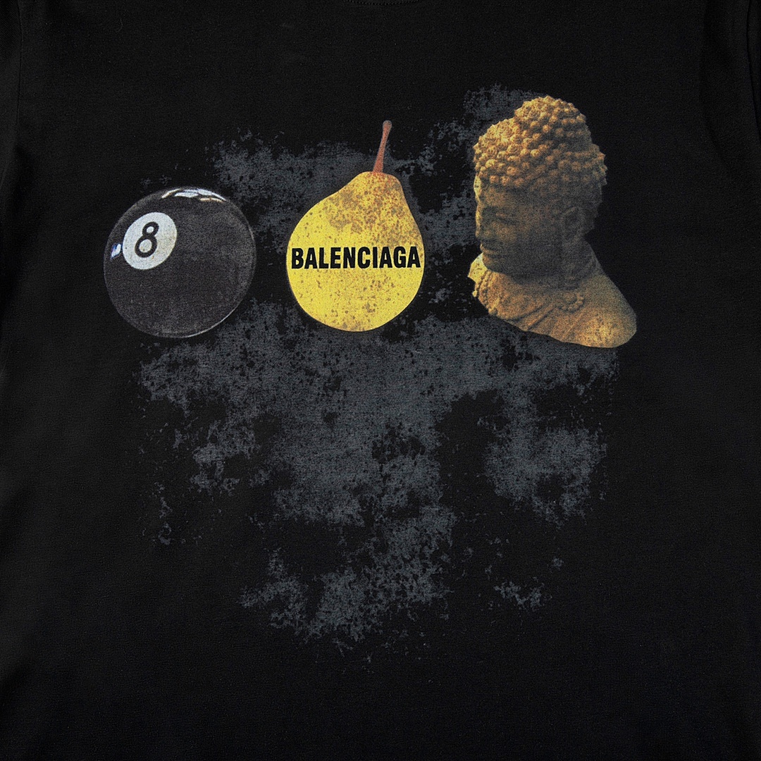 Balenciaga T-Shirt Style 736 detail view 1