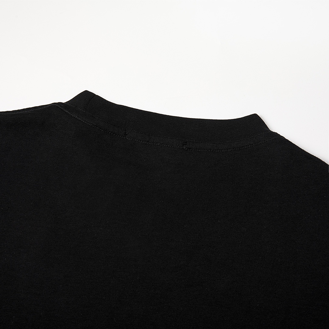 Balenciaga T-Shirt Style 736 detail view 2