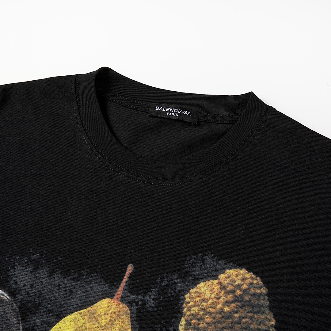 Balenciaga T-Shirt Style 736 detail view 3