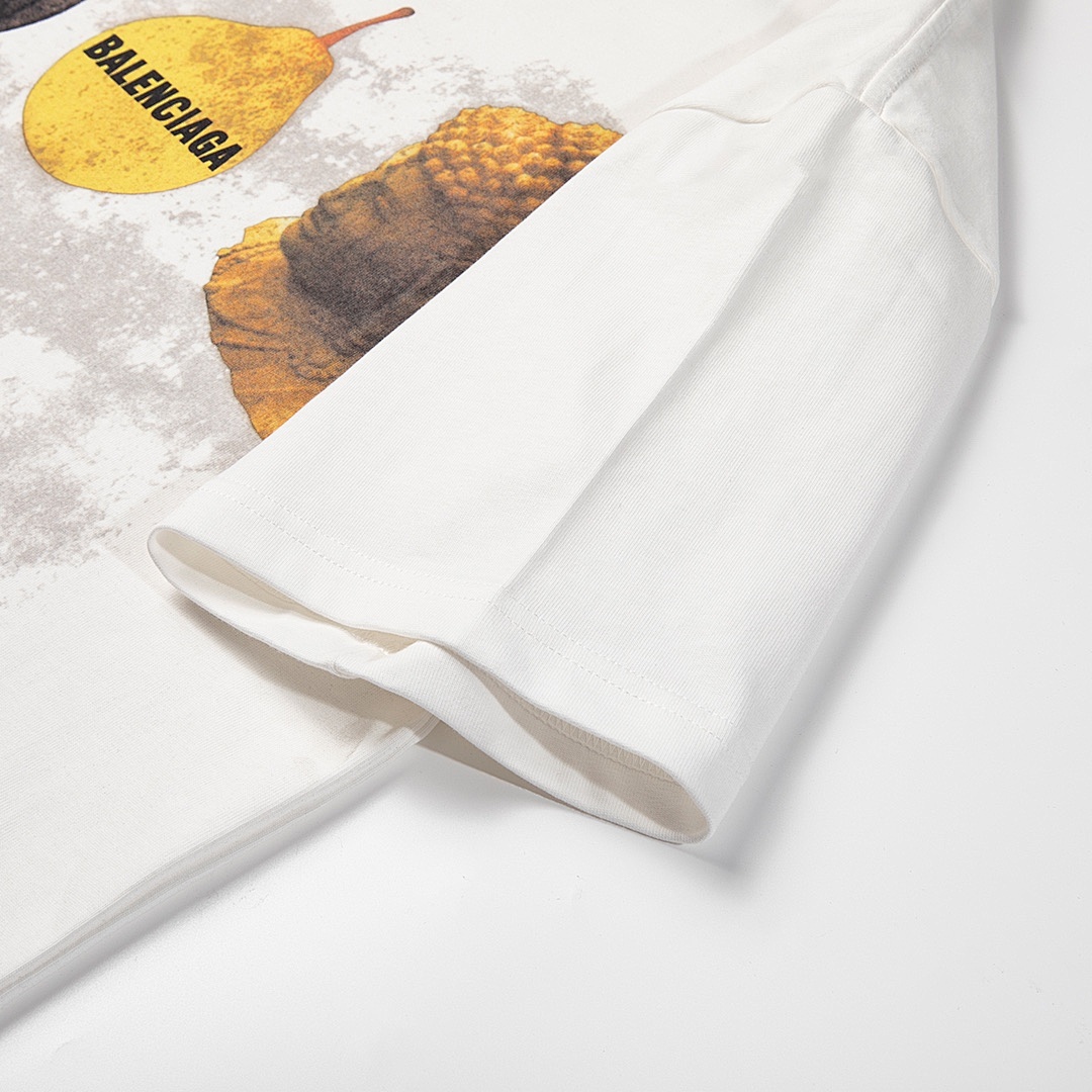 Balenciaga T-Shirt Style 737 detail view 2