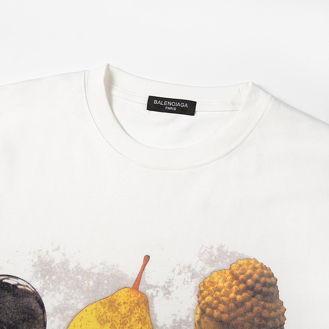 Balenciaga T-Shirt Style 737 detail view 3
