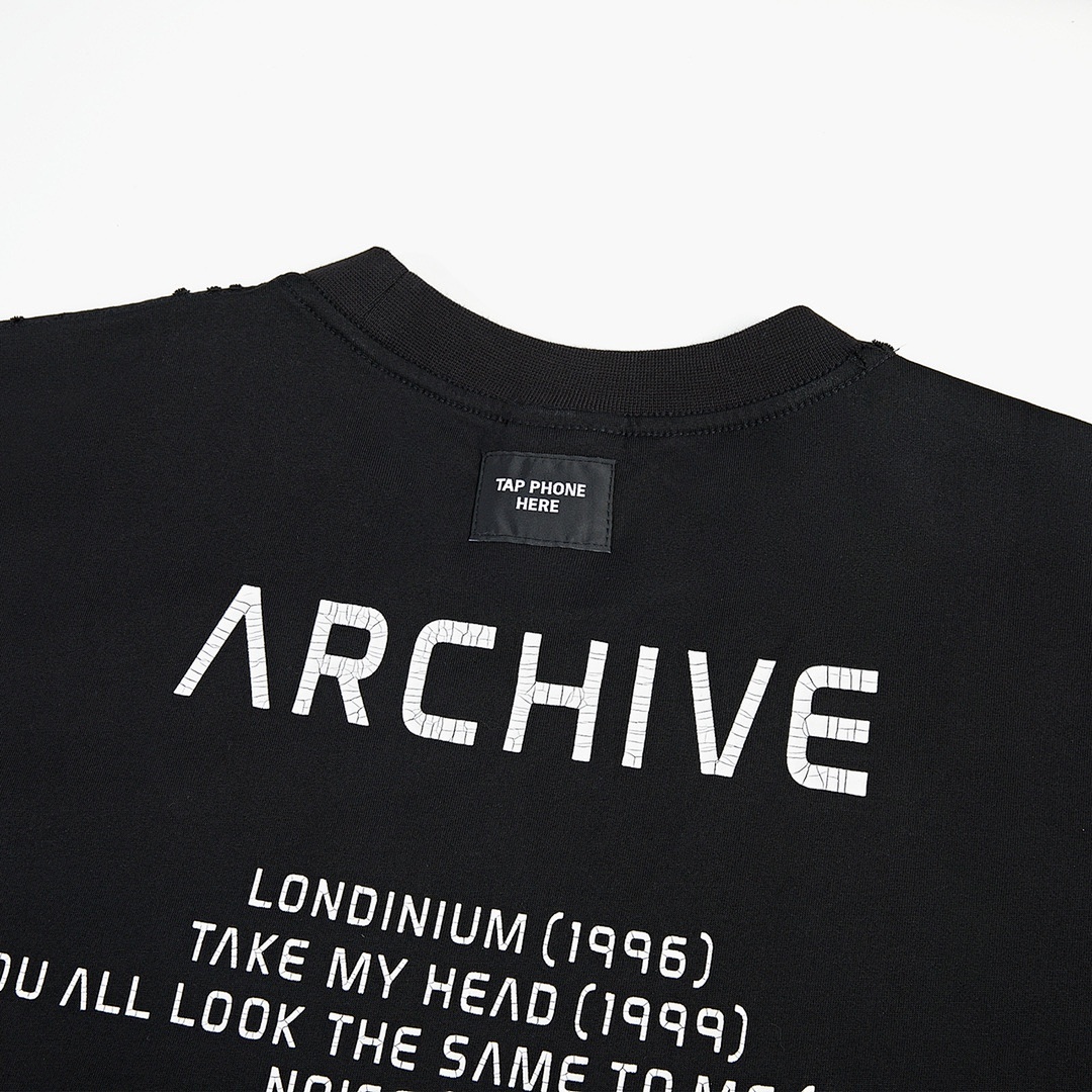 Balenciaga T-Shirt Style 738 detail view 3