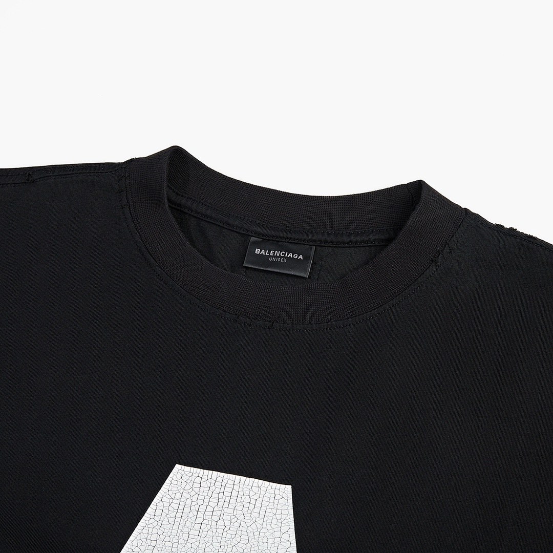 Balenciaga T-Shirt Style 738 detail view 4