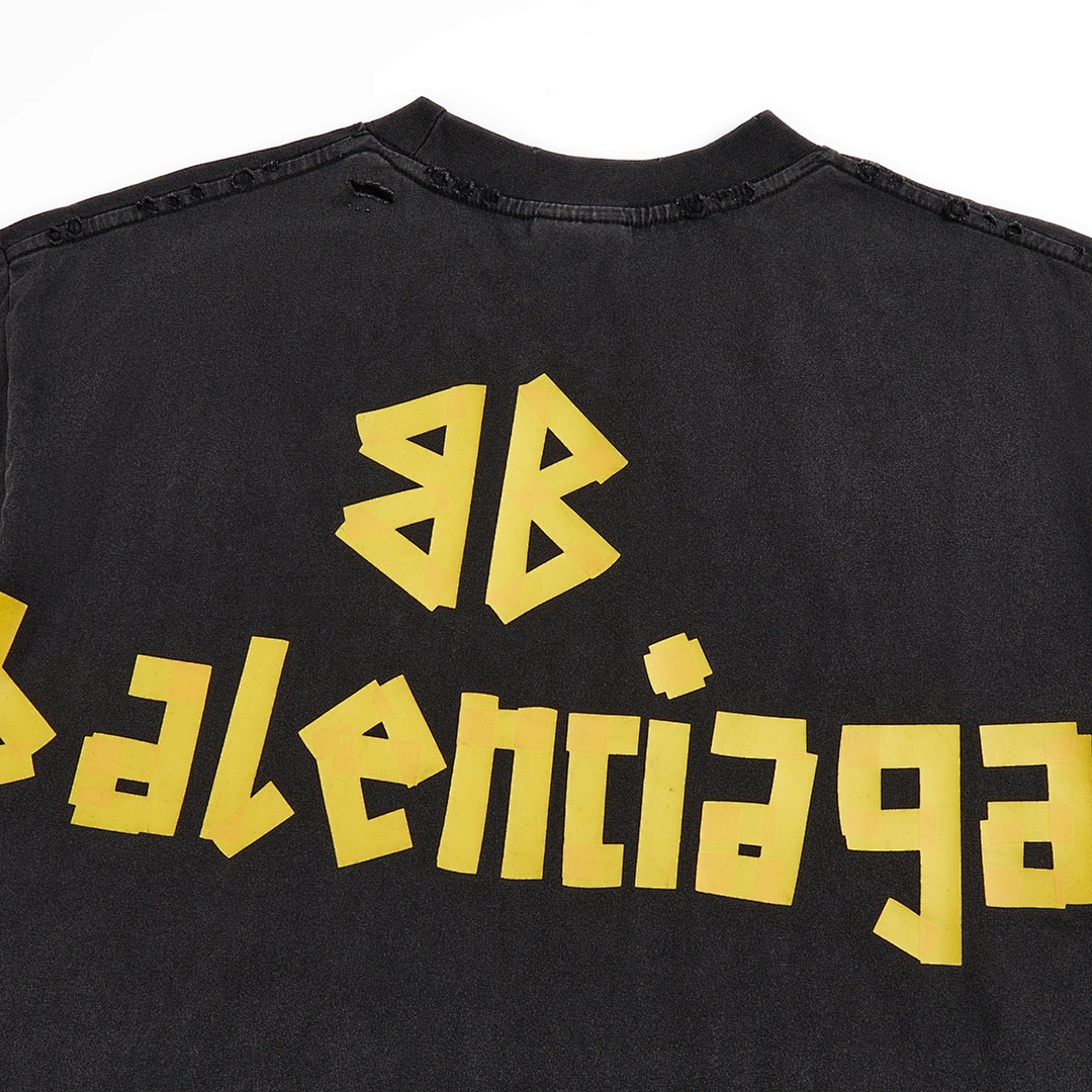 Balenciaga T-Shirt Style 740 detail view 1