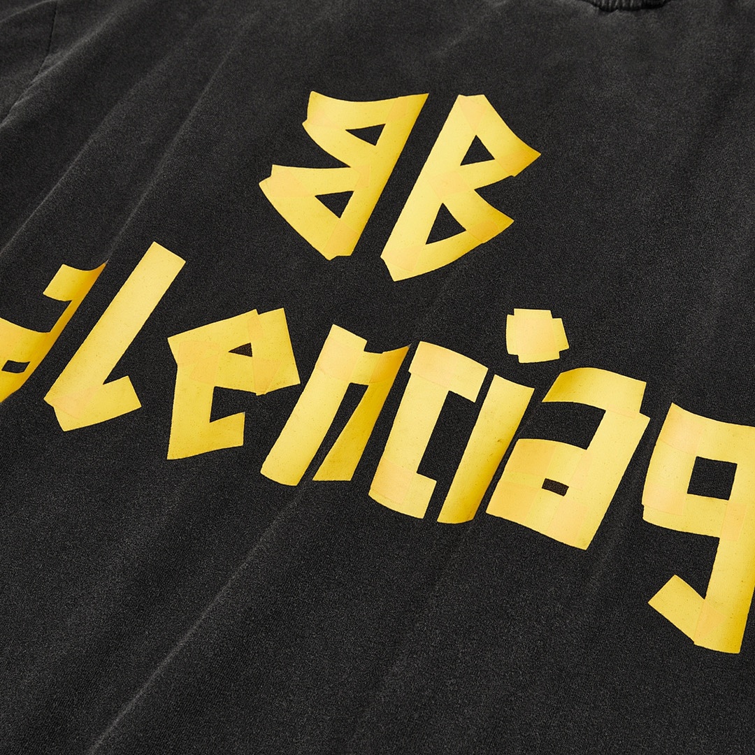 Balenciaga T-Shirt Style 740 detail view 3