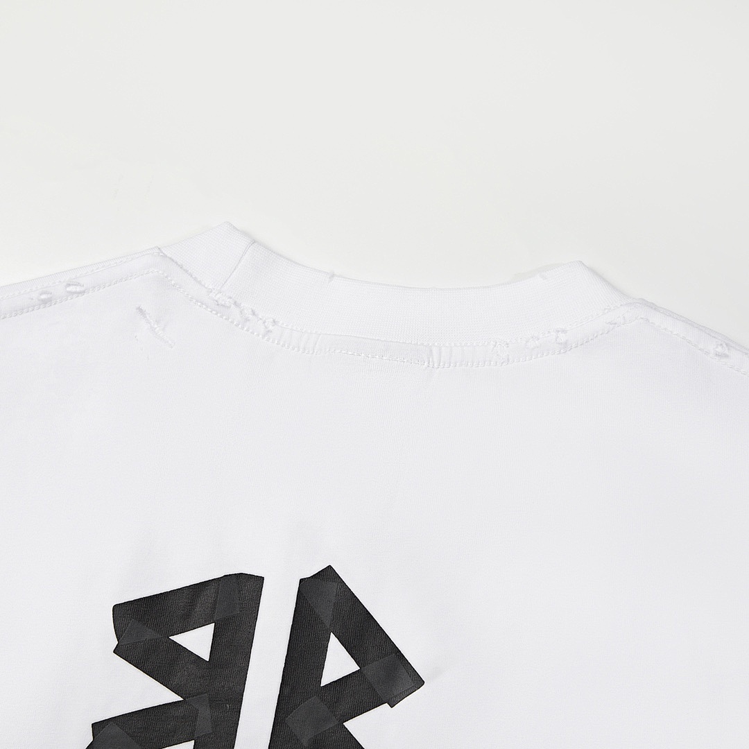 Balenciaga T-Shirt Style 741 detail view 5