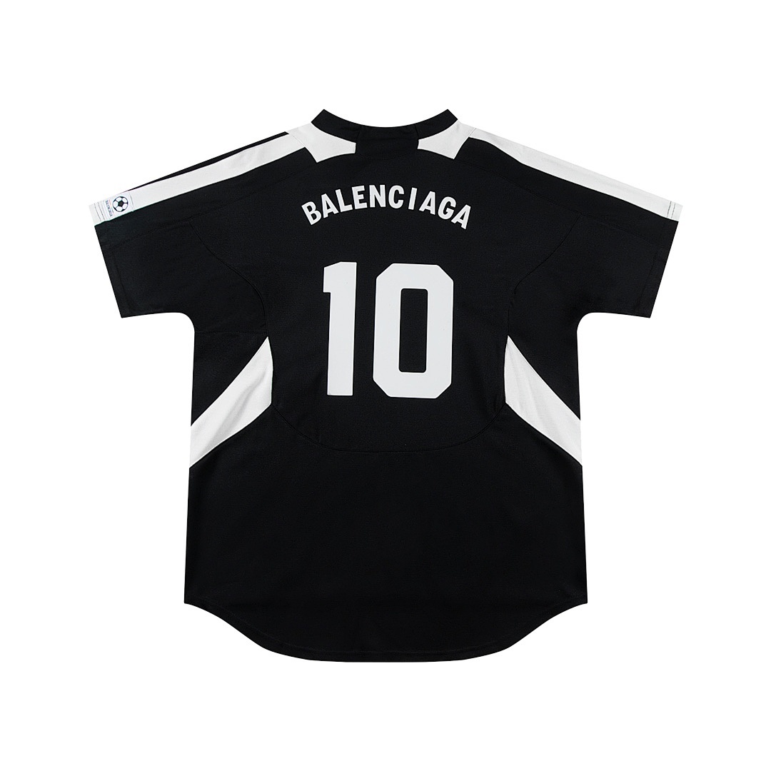Balenciaga T-Shirt Style 807 detail view 1