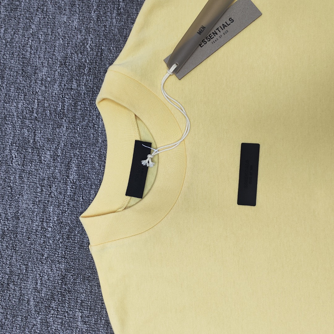 Fear of God T-Shirt Style 070 detail view 1