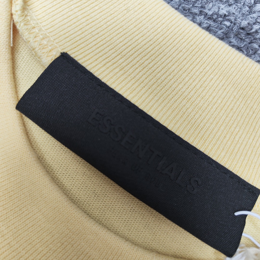 Fear of God T-Shirt Style 070 detail view 4