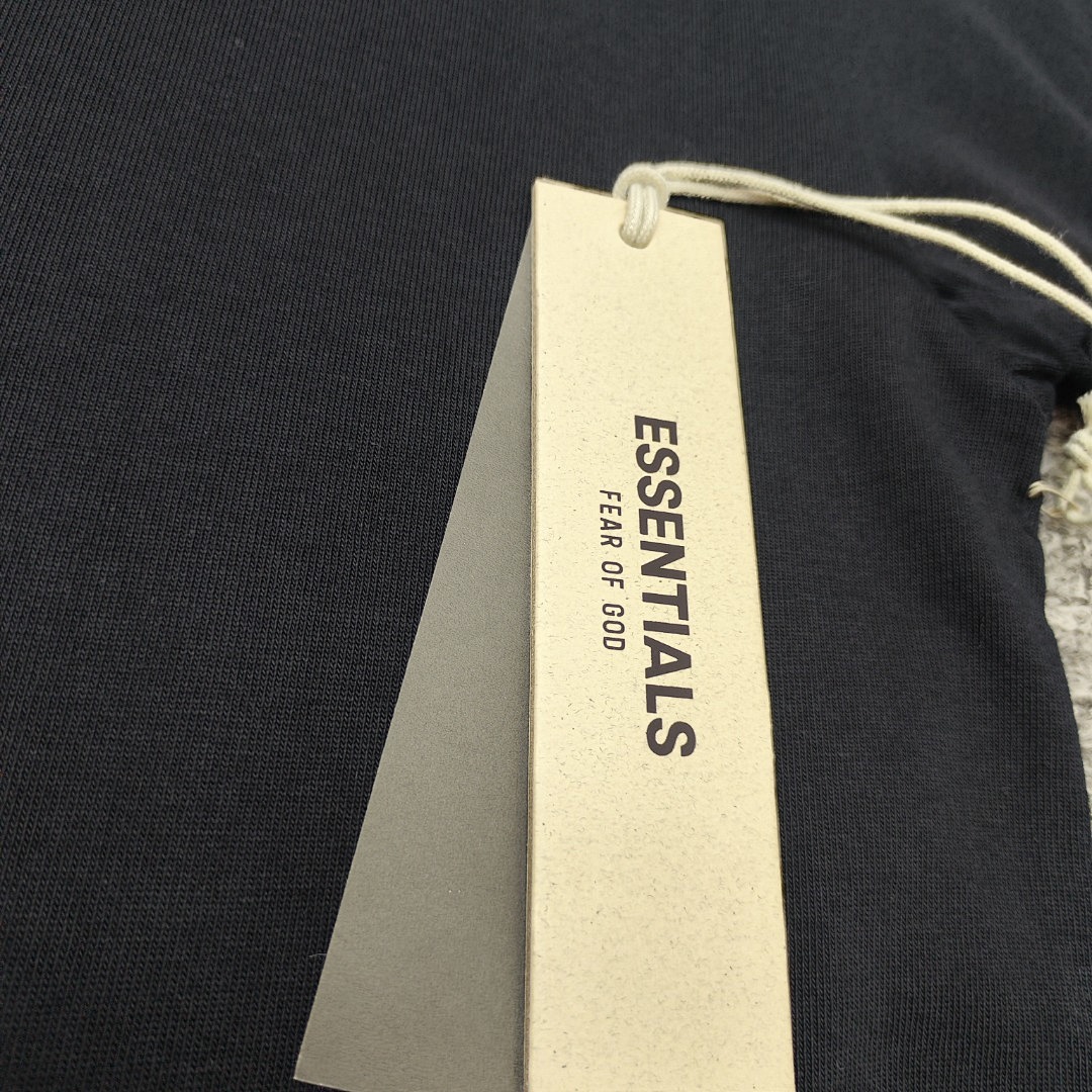 Fear of God T-Shirt Style 072 detail view 1