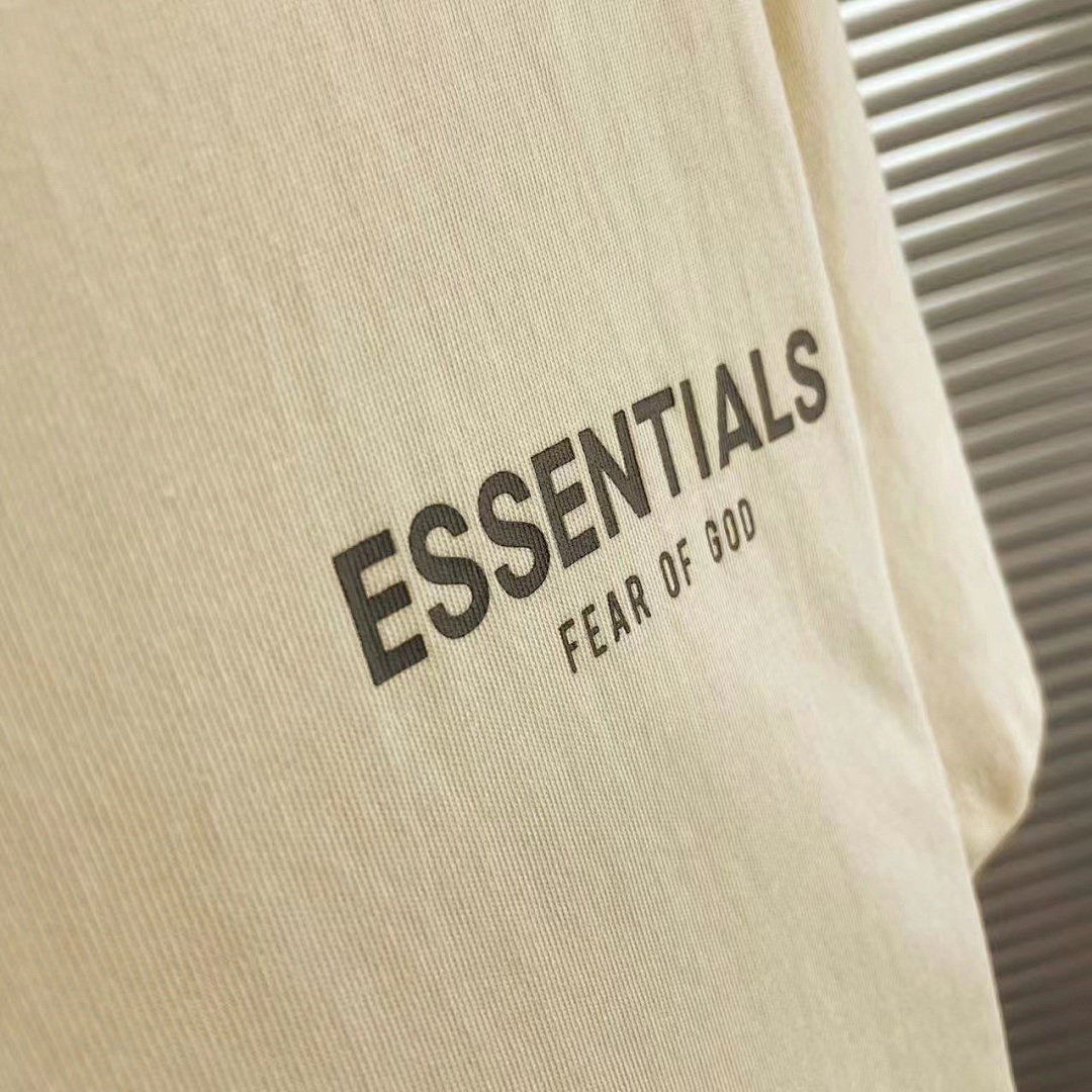 Fear of God T-Shirt Style 076 detail view 1