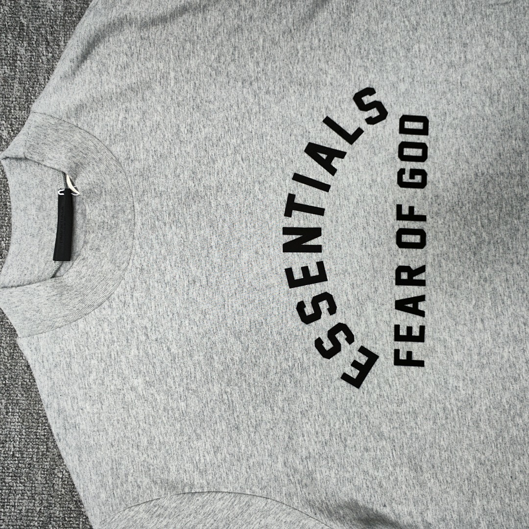 Fear of God T-Shirt Style 080 detail view 3
