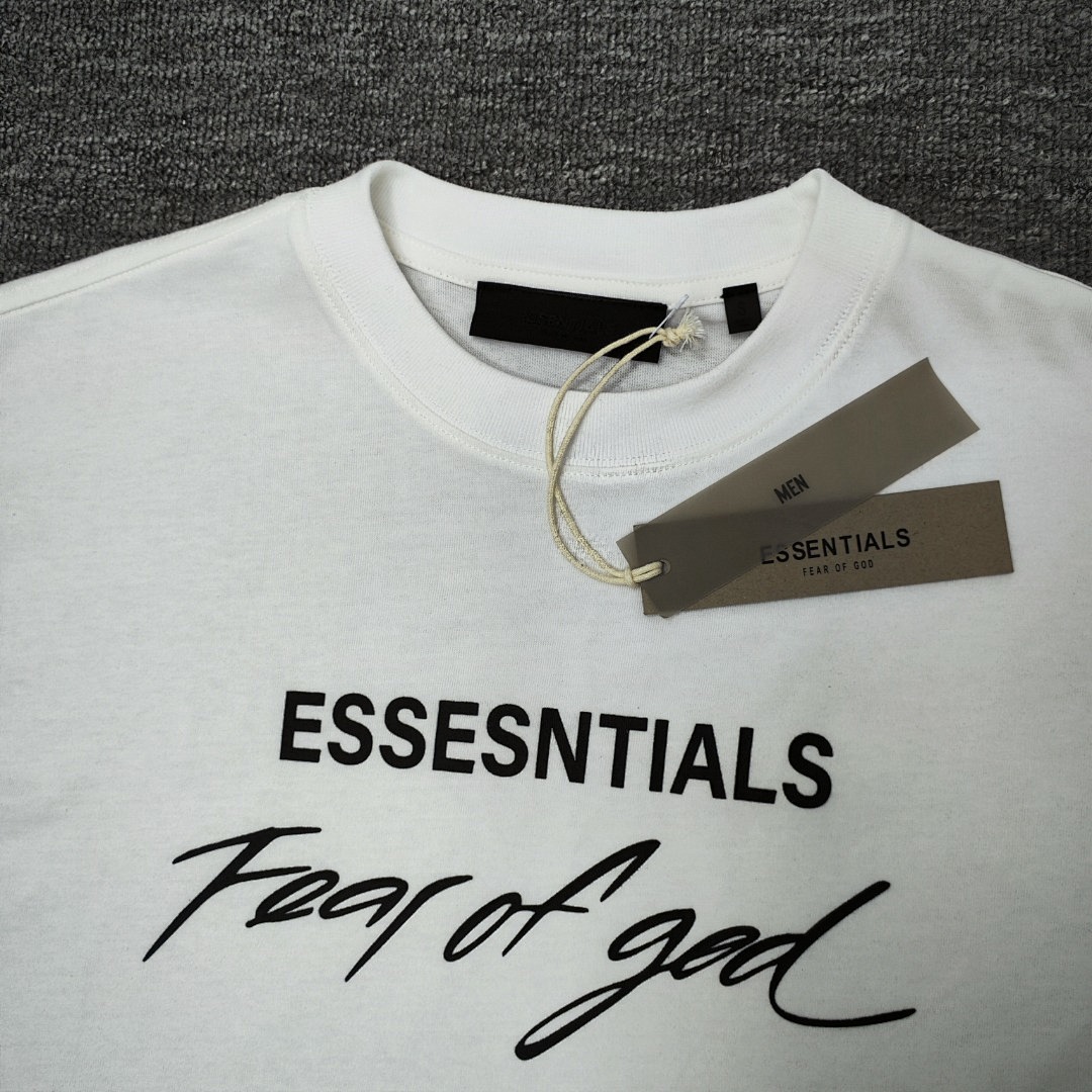 Fear of God T-Shirt Style 084 detail view 1