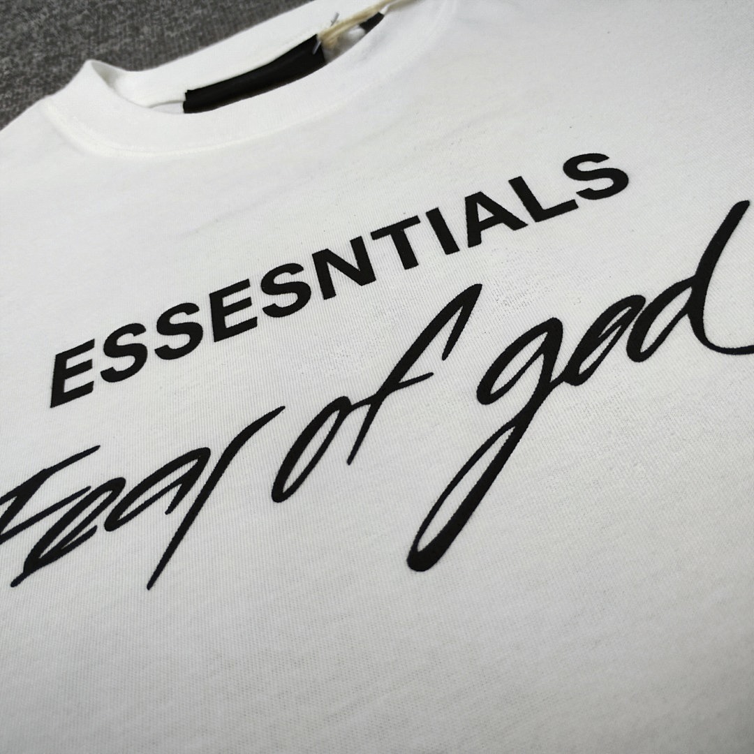 Fear of God T-Shirt Style 084 detail view 3