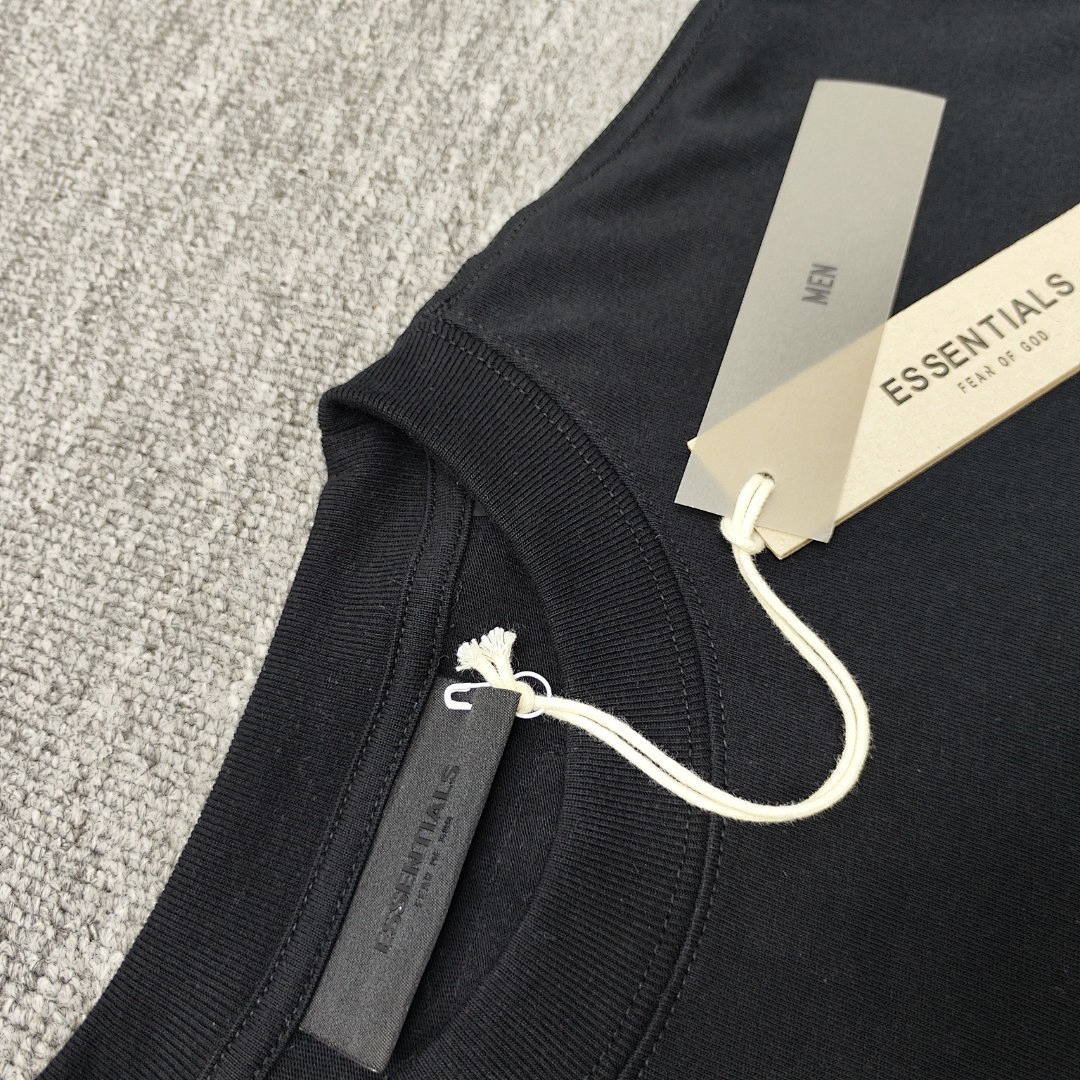 Fear of God T-Shirt Style 086 detail view 4