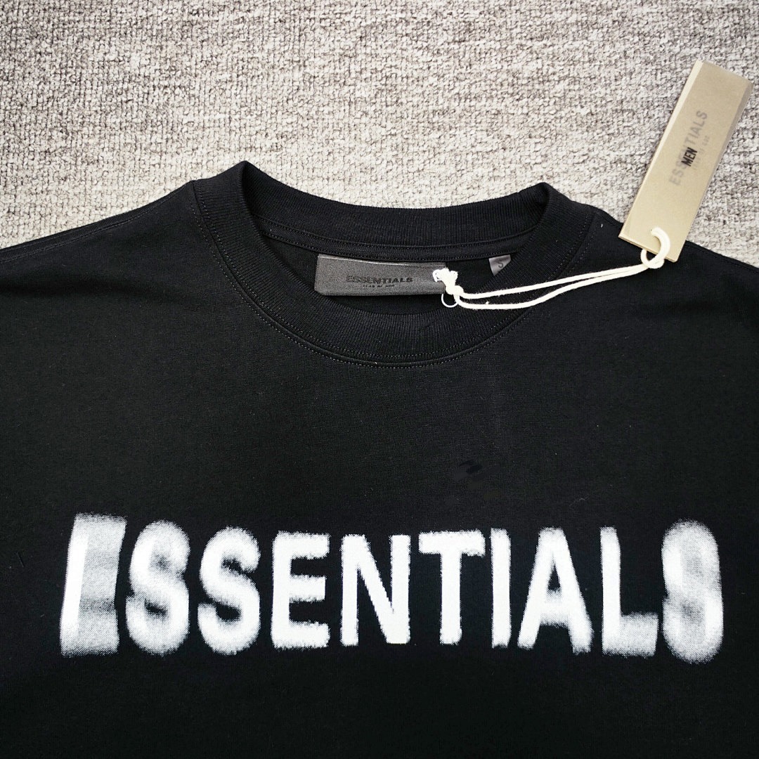 Fear of God T-Shirt Style 092 detail view 1