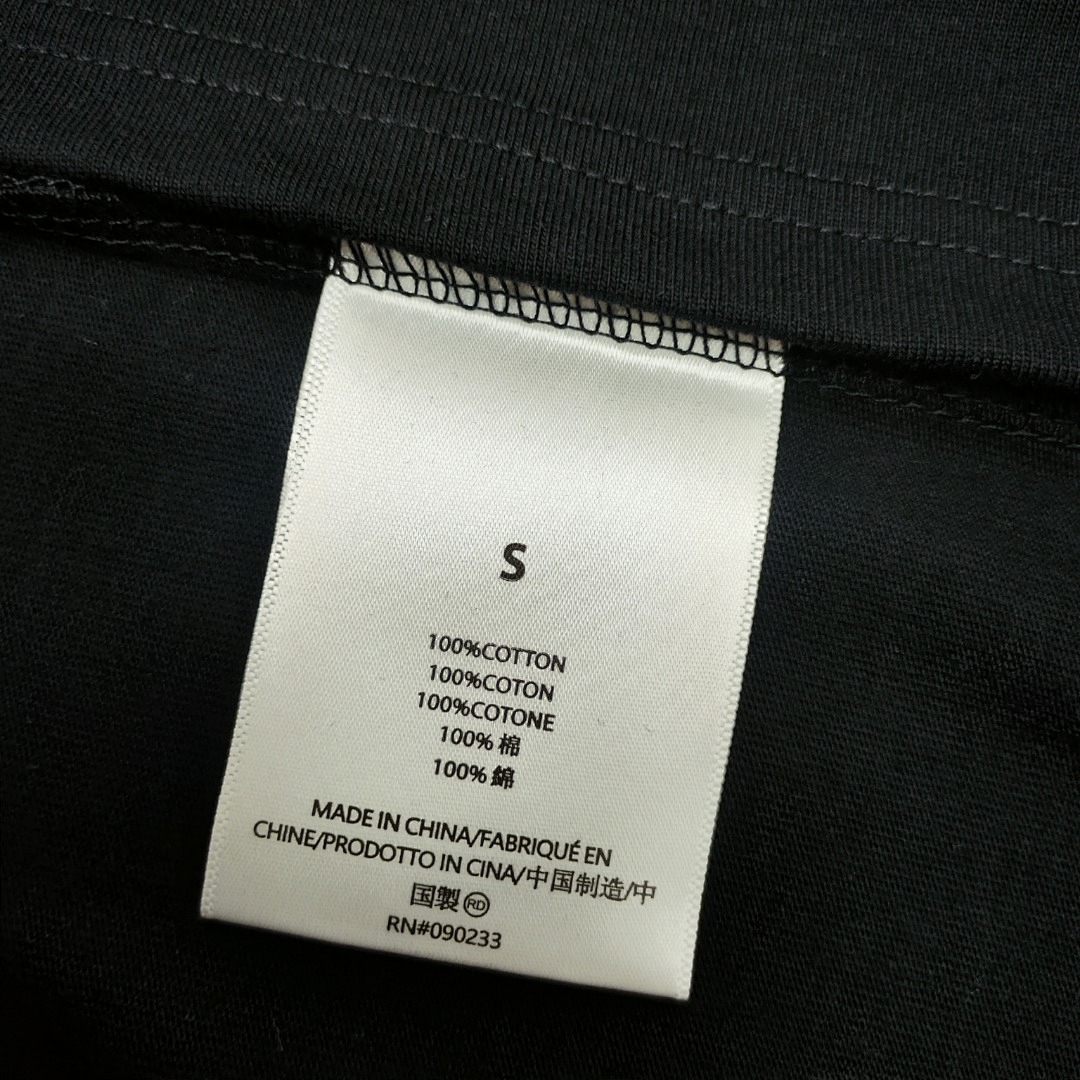 Fear of God T-Shirt Style 092 detail view 2