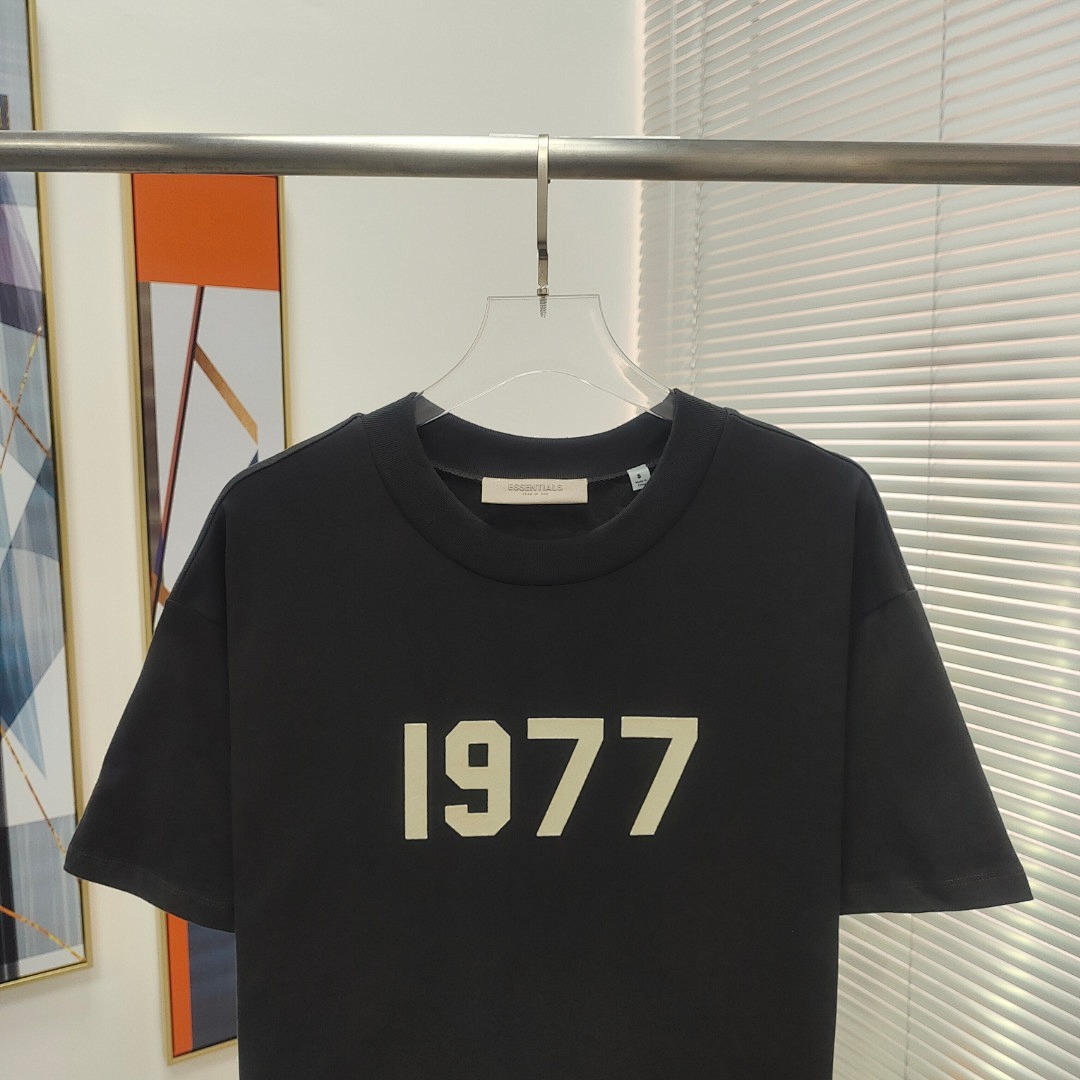 Fear of God T-Shirt Style 093 detail view 6