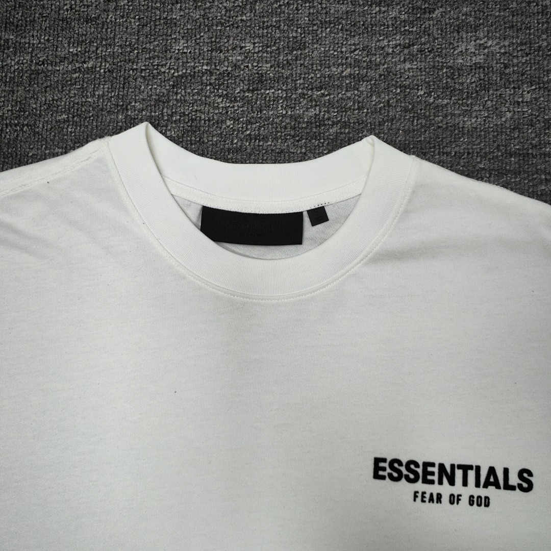Fear of God T-Shirt Style 098 detail view 2