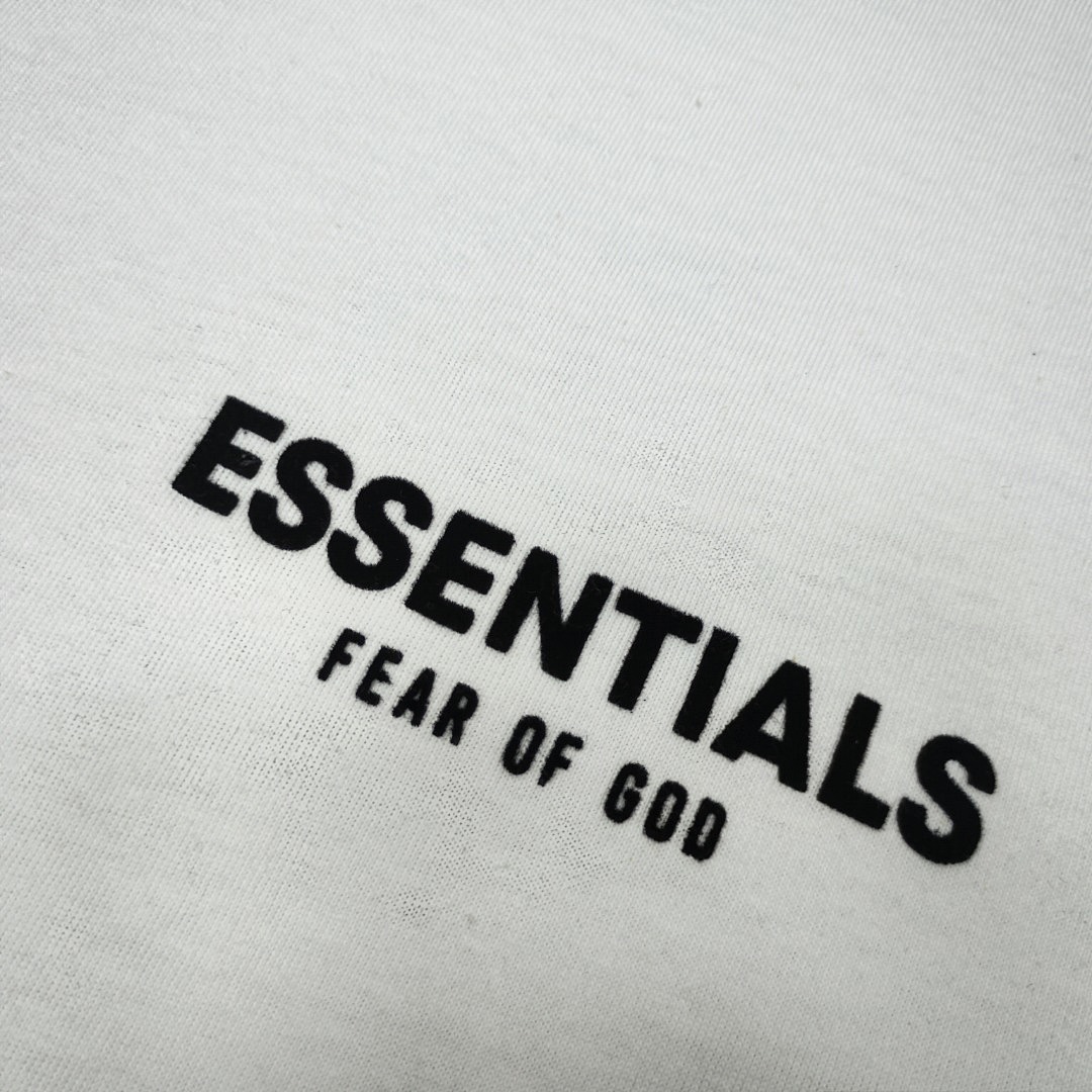 Fear of God T-Shirt Style 098 detail view 4