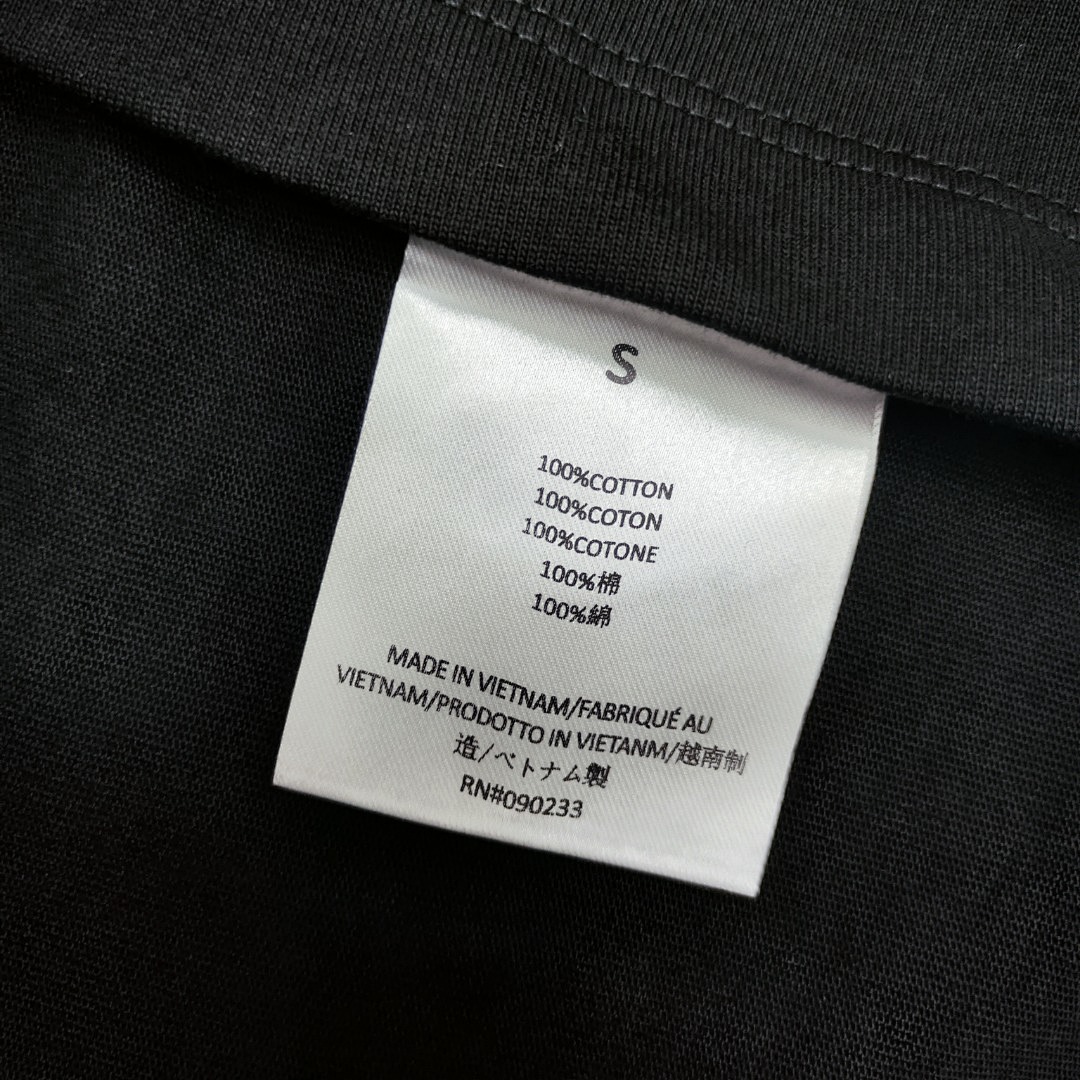 Fear of God T-Shirt Style 099 detail view 1
