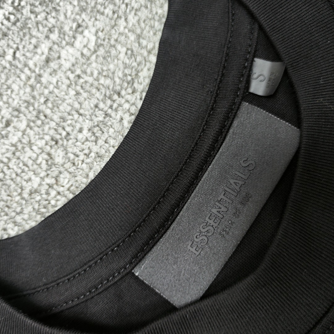 Fear of God T-Shirt Style 099 detail view 2