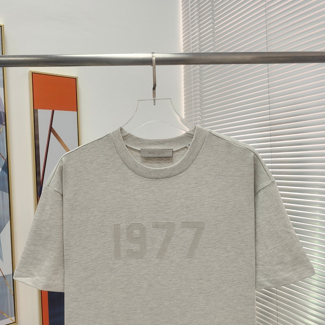 Fear of God T-Shirt Style 100 detail view 7
