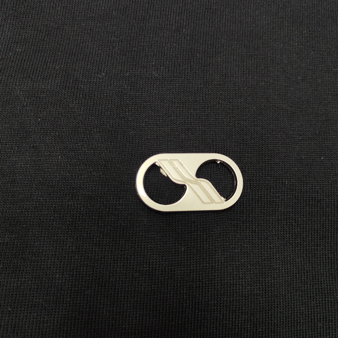 We11 Done T-Shirt Style 110 detail view 2
