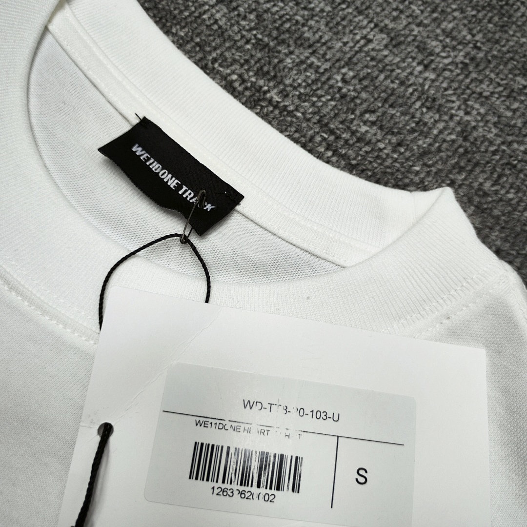 We11 Done T-Shirt Style 117 detail view 4