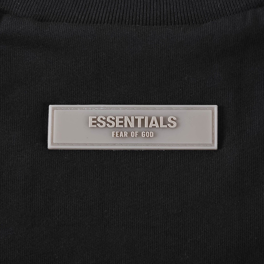 Fear of God T-Shirt Style 128 detail view 2