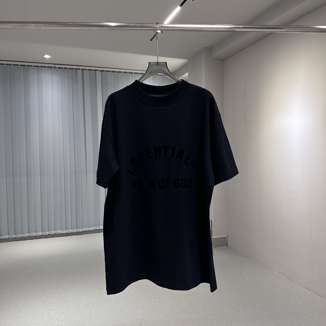 Fear of God T-Shirt Style 172 detail view 3