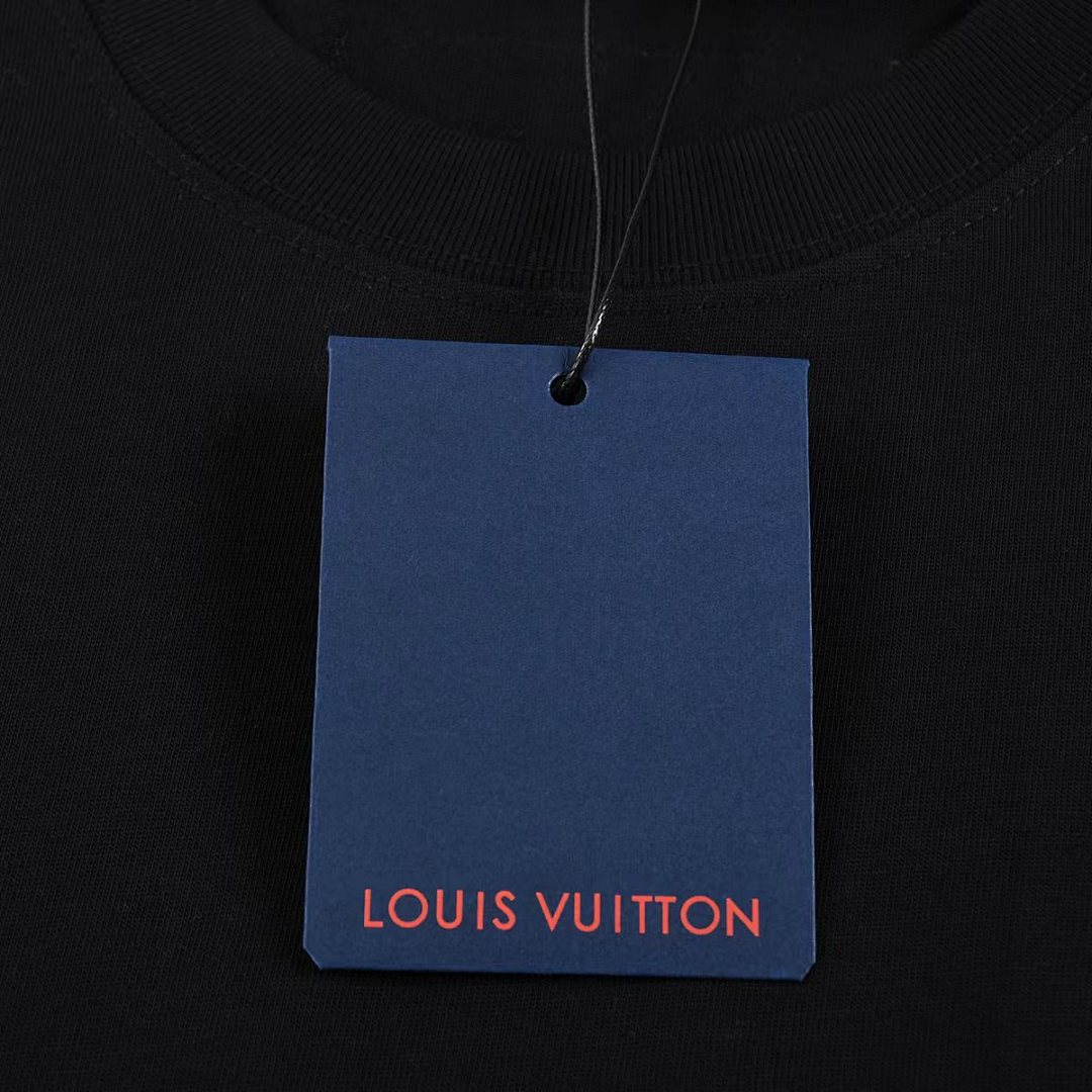 Louis Vuitton T-Shirt Style 604 detail view 2