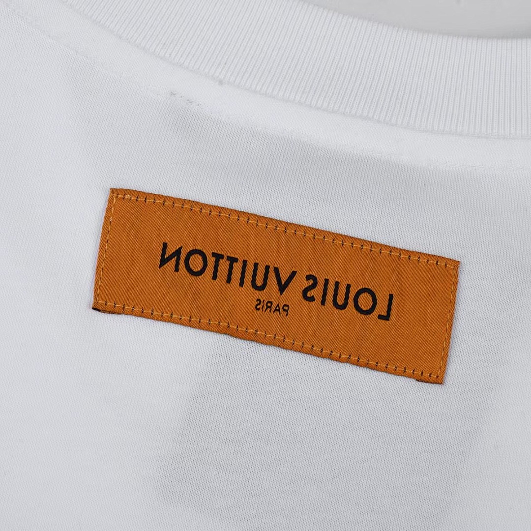 Louis Vuitton T-Shirt Style 619 detail view 1