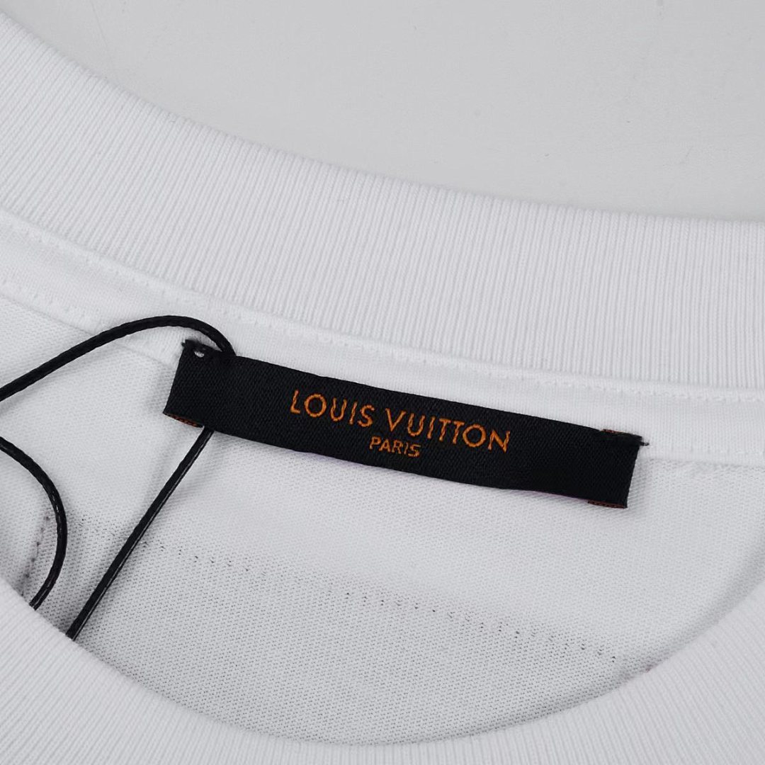 Louis Vuitton T-Shirt Style 619 detail view 4