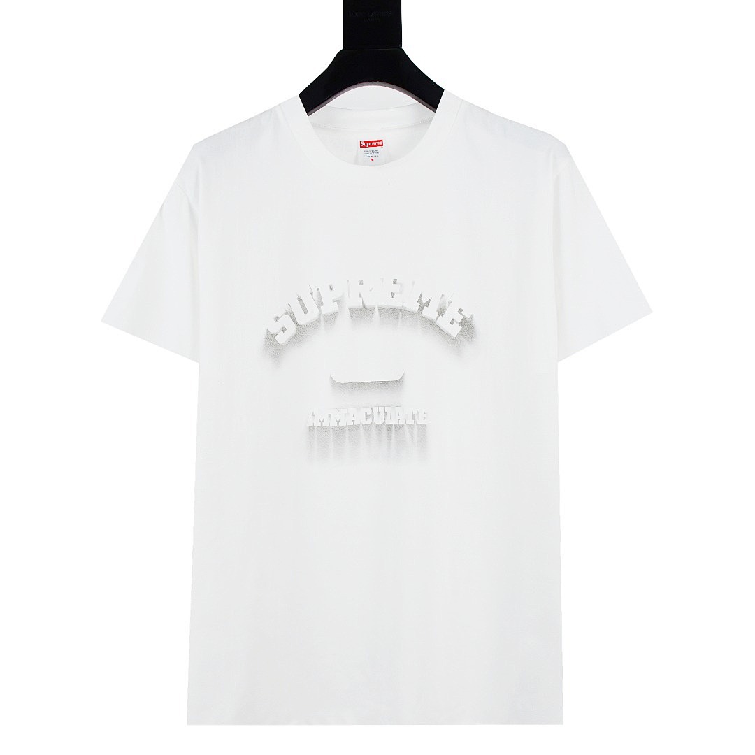 Supreme T-Shirt Style 005 detail view 1