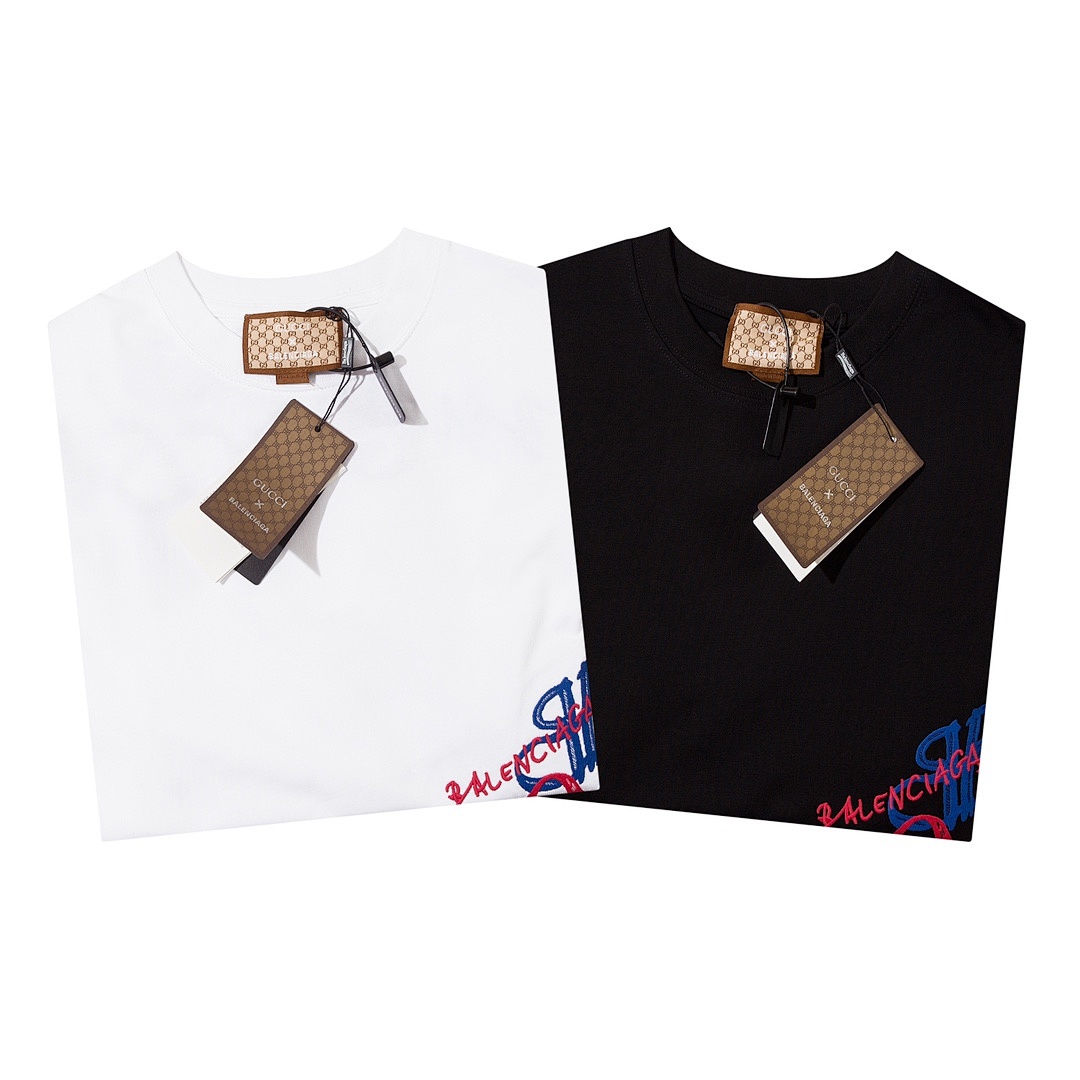 Balenciaga T-Shirt Style 826 main view