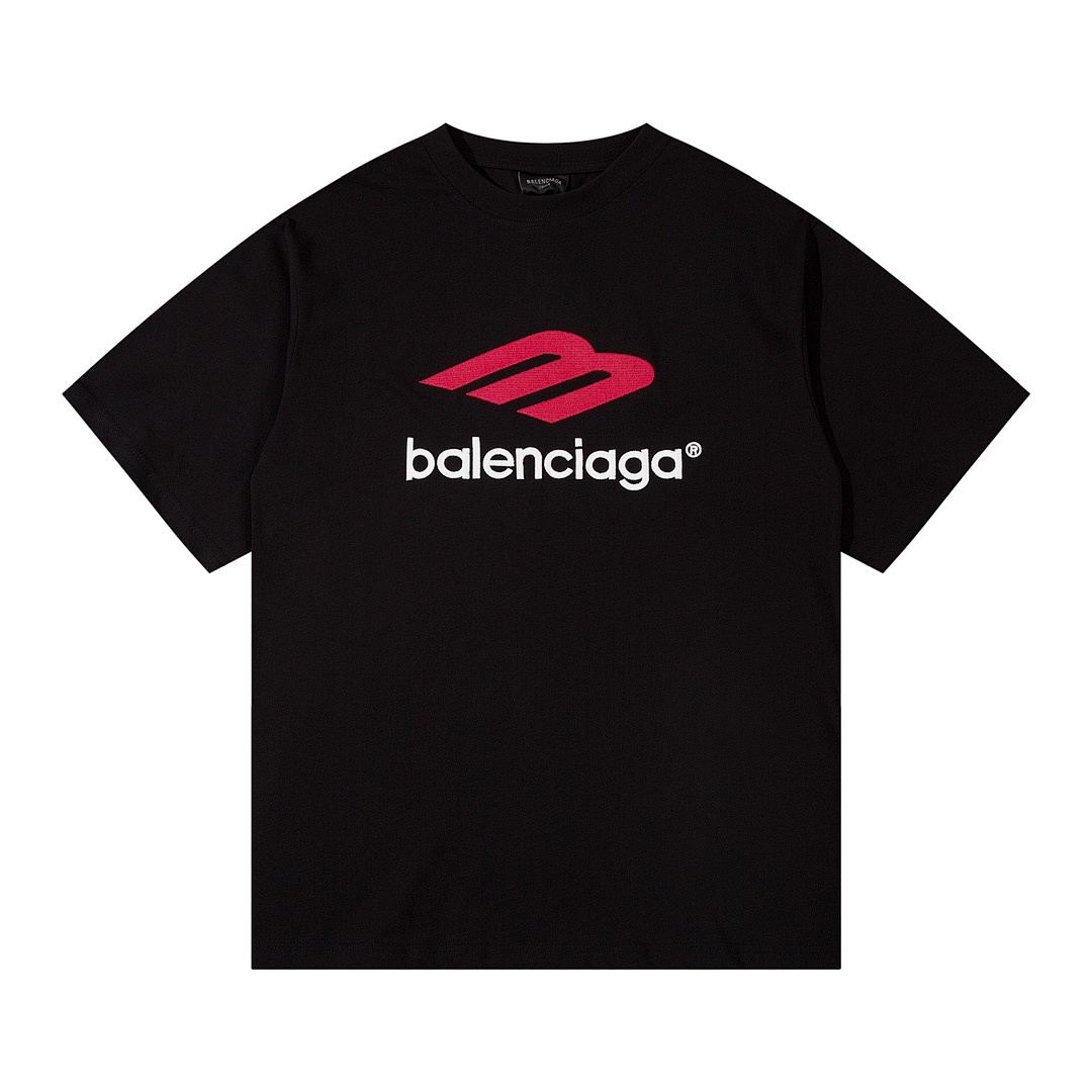 Balenciaga T-Shirt Style 832 detail view 1
