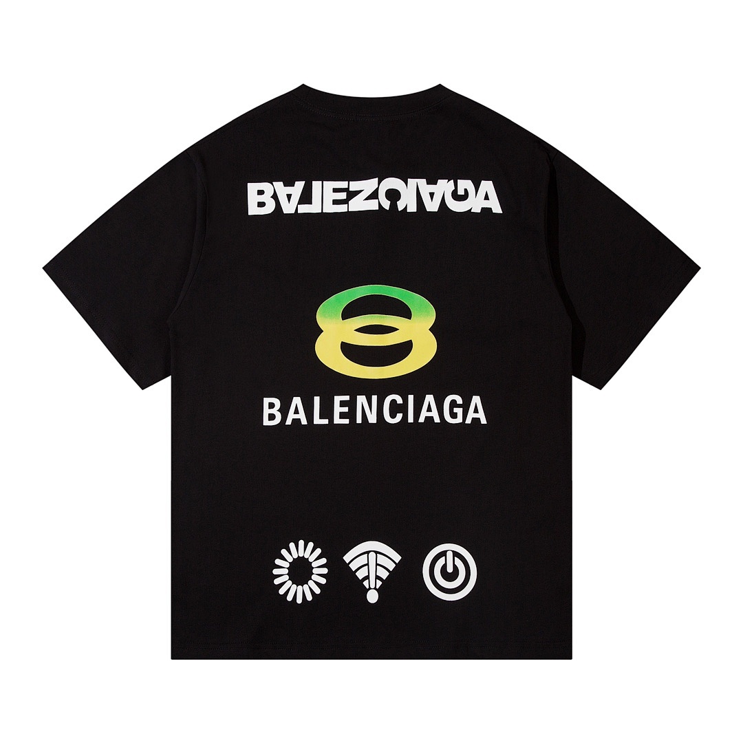 Balenciaga T-Shirt Style 832 detail view 2