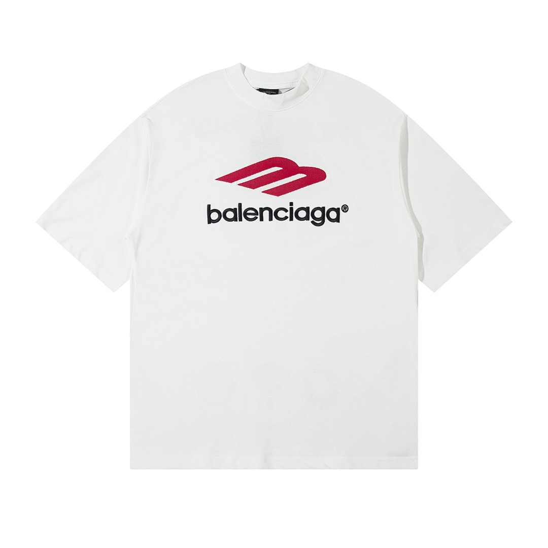 Balenciaga T-Shirt Style 832 detail view 5