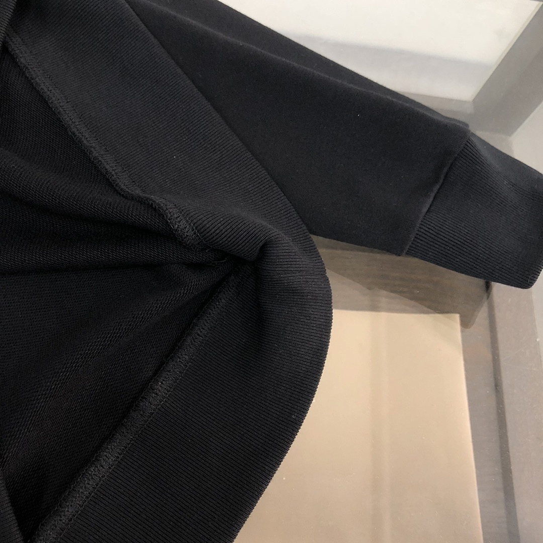 Louis Vuitton Hoodie Style 004 detail view 1