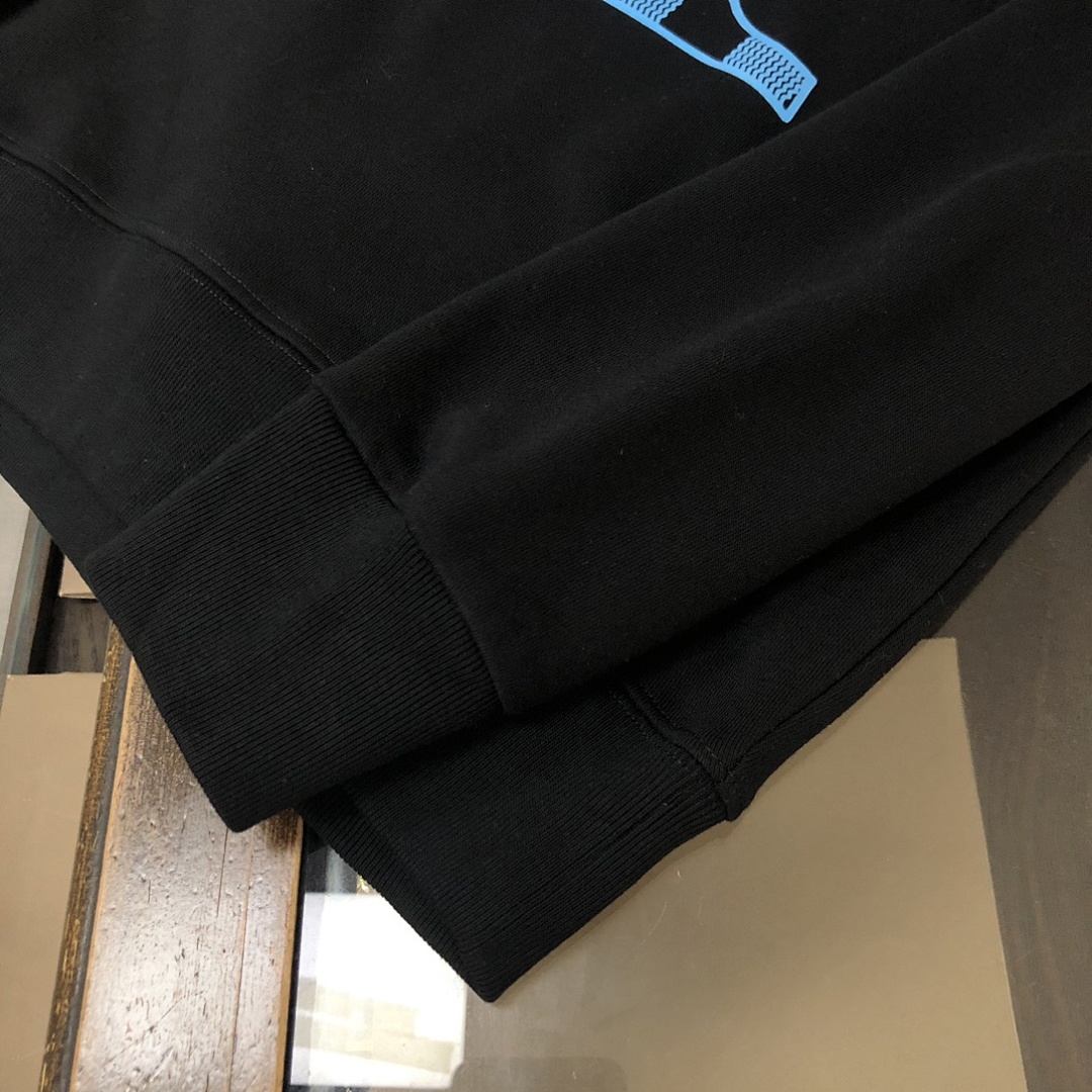 Louis Vuitton Hoodie Style 006 detail view 3
