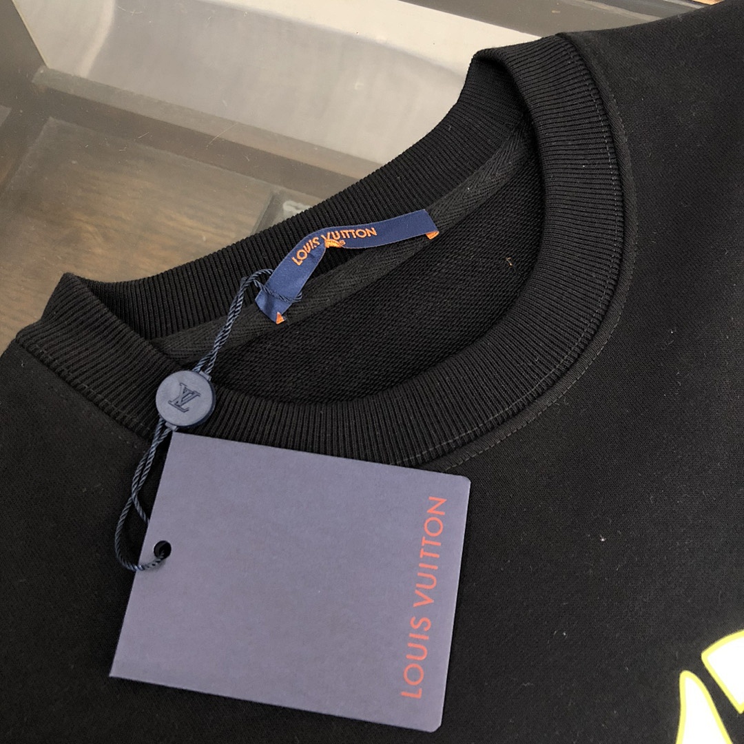 Louis Vuitton Hoodie Style 017 detail view 3
